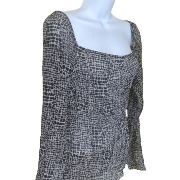 ---  Printed Blouse with Deep Square Neckline Size 14 - Picture 2 of 4